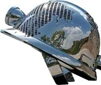 Каска - скульптура абстрактная скульптура из нержавеющей стали на заказ — Валуйки  